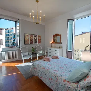 https://romantic-apartament.it-tuscanyhotel.com